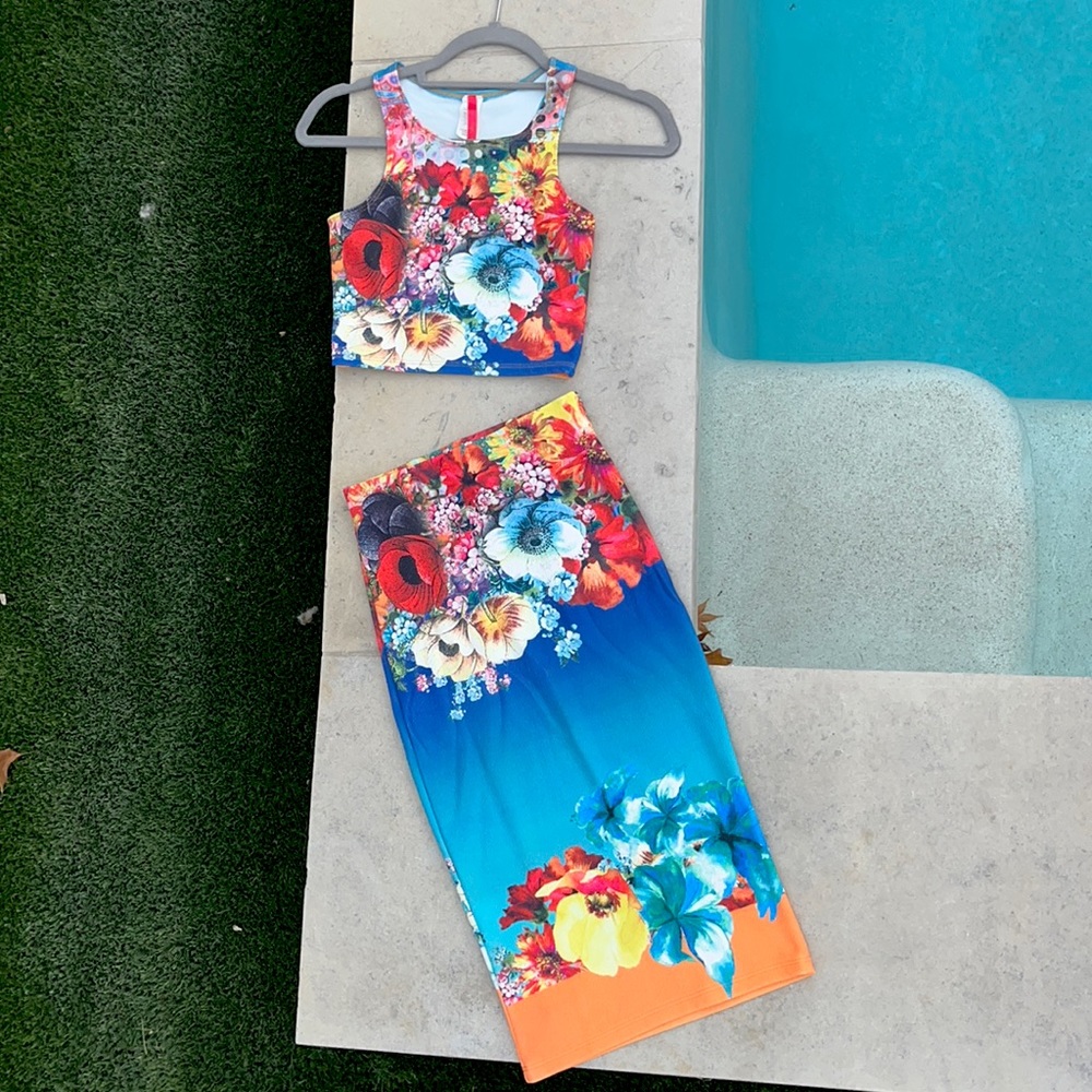 Two Piece fun crop + pencil tropics set.